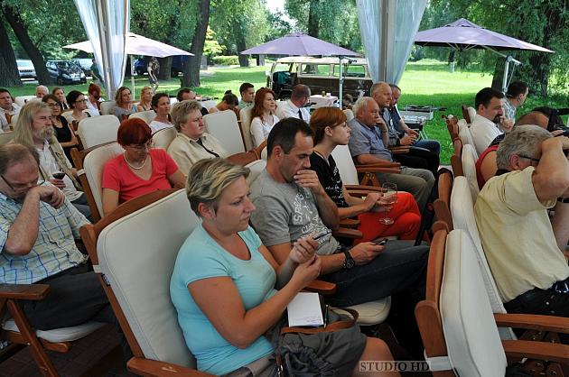 Grafika #9: Fotorelacja z konferencji prasowej...