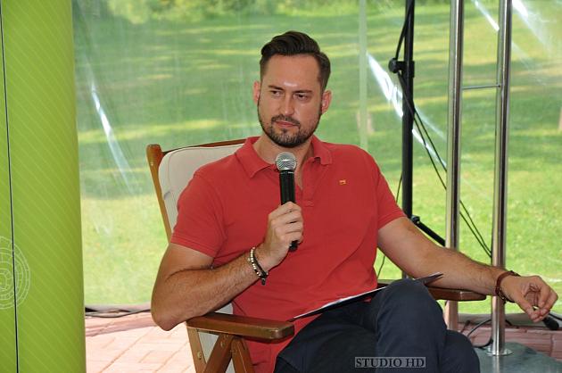 Grafika #6: Fotorelacja z konferencji prasowej...