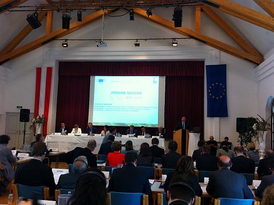 Grafika #1: Relacja z konferencji w Slazburgu